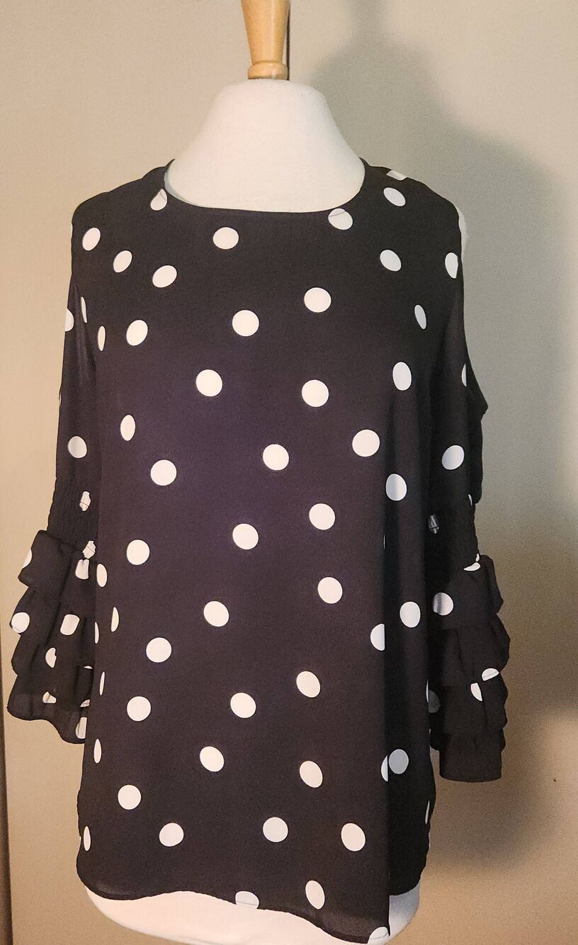 T48 Est 1946 black & white polka dot cold shoulder top w flouncy ruffled sleeves